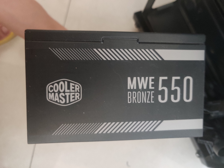酷冷电源 型号MWE 550w