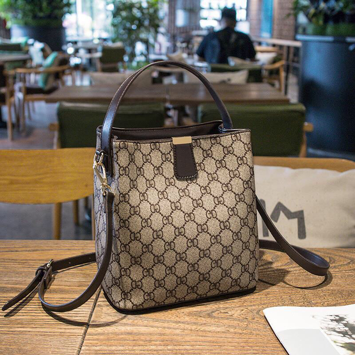 【香港代购】特价出女包单肩斜挎包2021新...