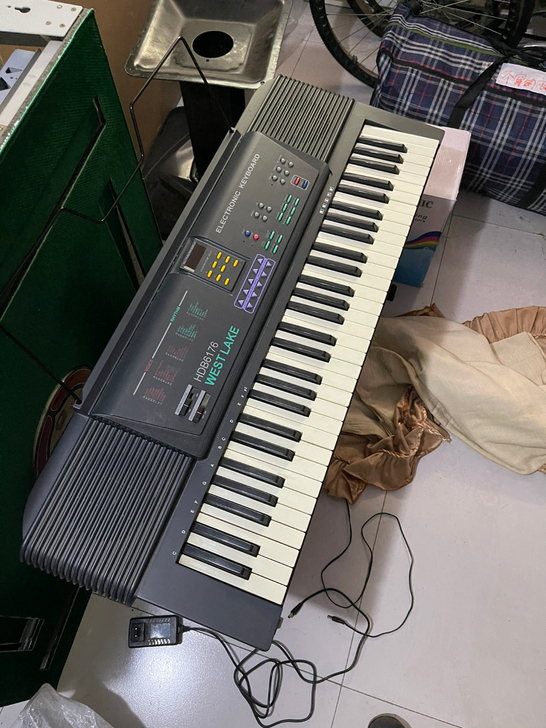 出西湖HDB6176电子琴，61键，带常用...