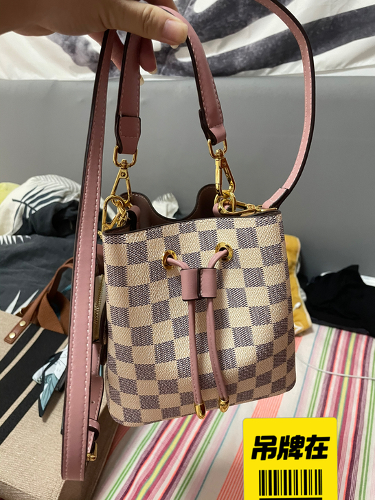 棋盘格水桶包 全新吊牌在！带钥匙包！质量没...