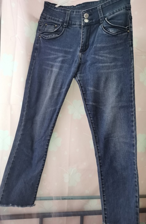 微喇牛仔裤，县城逛街店里买的，很显瘦！！！...