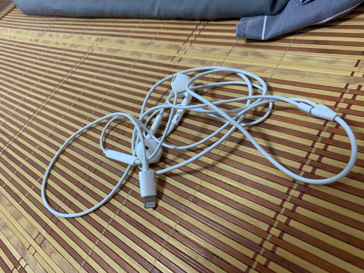 苹果耳机   50自取   没诚意勿扰  ...