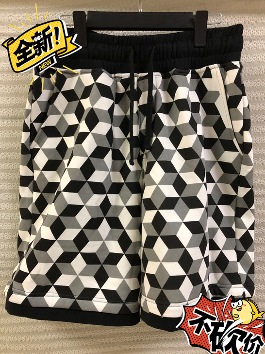 【全新包邮】欧洲站潮牌男短裤加绒质量绝对好...