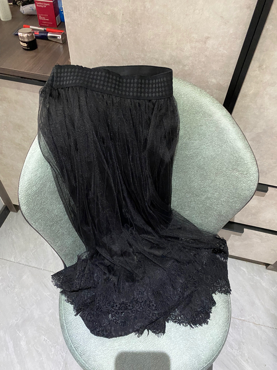 女生双层黑色蕾丝半身裙