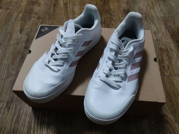 Adidas阿迪达斯女鞋,尺码38,成色很...