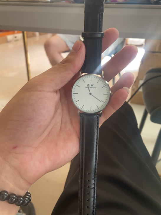 dw手表   便宜买了