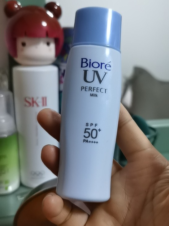 碧柔防晒霜,没用几次,含酒精,我用不了,剩...