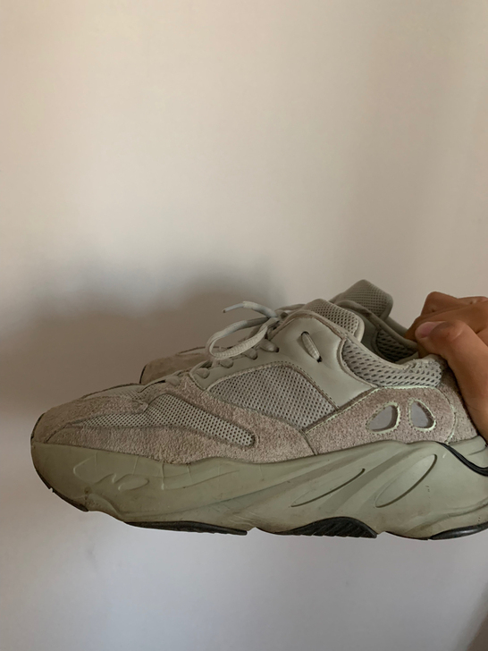 阿迪椰子700