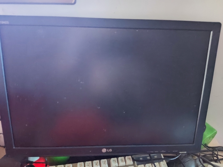 闲置LG 19寸显示器