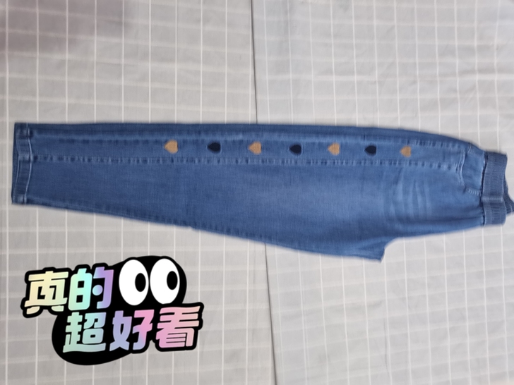 高腰高弹，牛仔老爹裤。弹力大，面料柔软舒适...