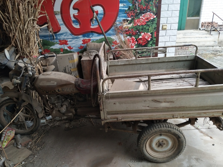 摩托三轮车