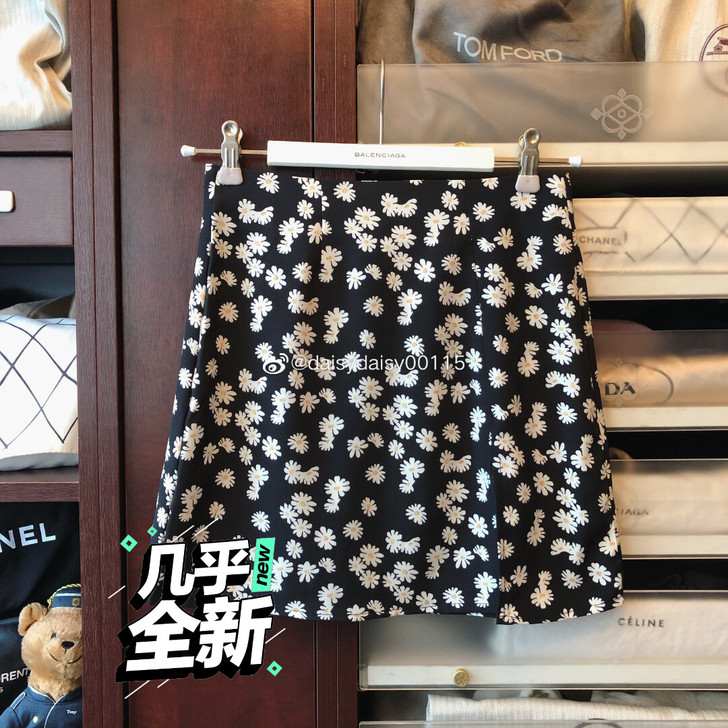 小雏菊前开叉短裙S码 穿过一次