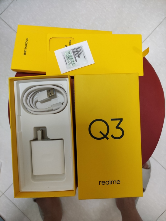 真我Q3 原装30W充电器、原装数据线、手...