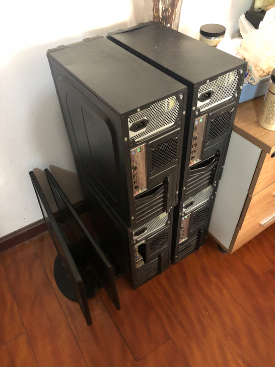 17年配的办公电脑，显示器22寸，当时配的...