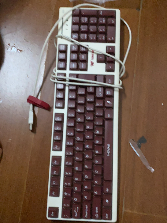 要搬家2个键盘50元不包邮出了