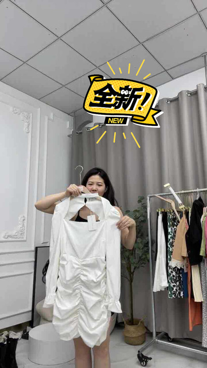 朋友送的，穿的太大了，质量一级好，全新。不...