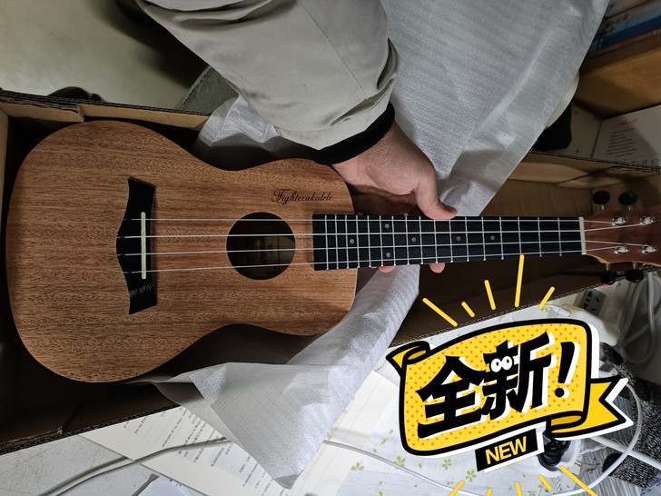 尤克里里，23寸原色木，全新。