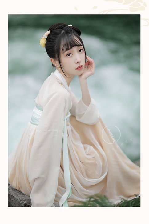 【十三余小豆蔻汉服小姜山】