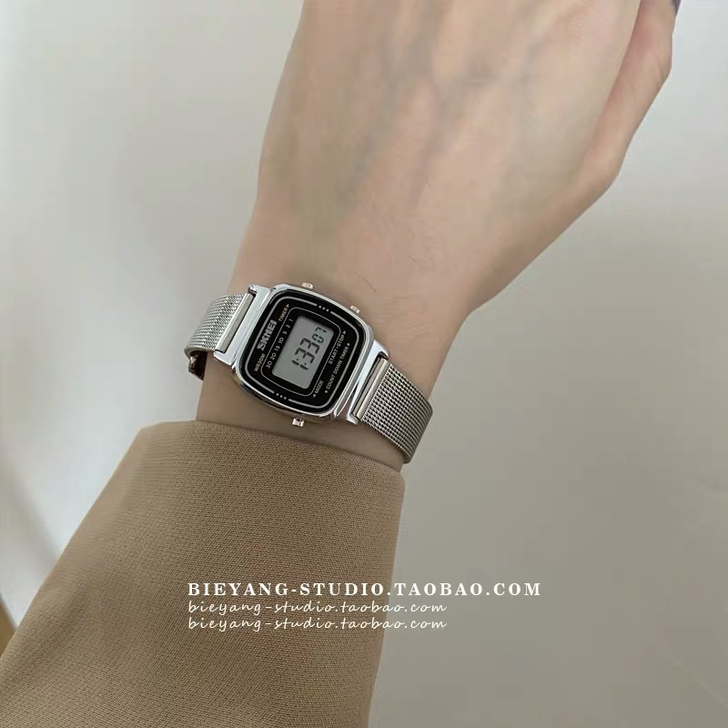 全新。女生时尚气质银表带电子手表。