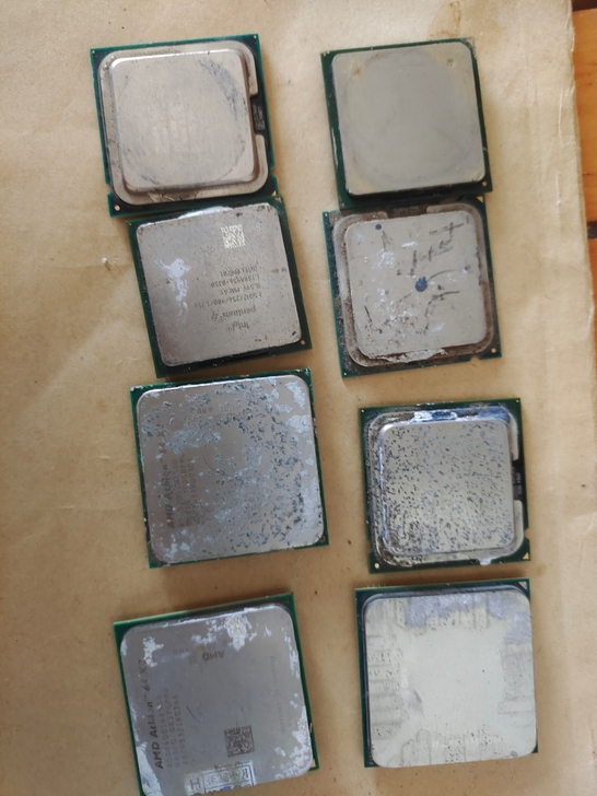 8块电脑CPU，4块英特尔，4块amd，具...