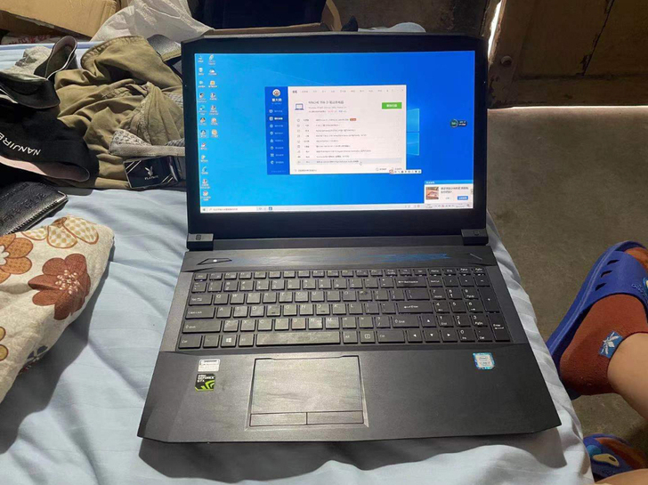 机械师笔记本，i7-7700，8g内存，1...