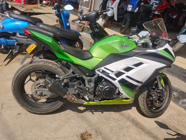 小忍者跑车。17年上牌小忍者双缸350，车...