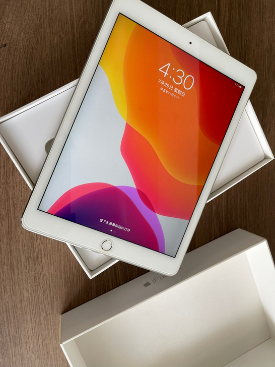 自用ipad air 2 16g 除了角上...