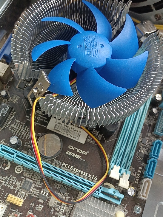 h81主板cpu g1820  金士顿4G...