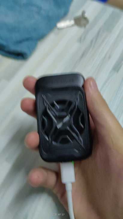 黑鲨散热背夹  用了差不多一周 几乎全新 ...