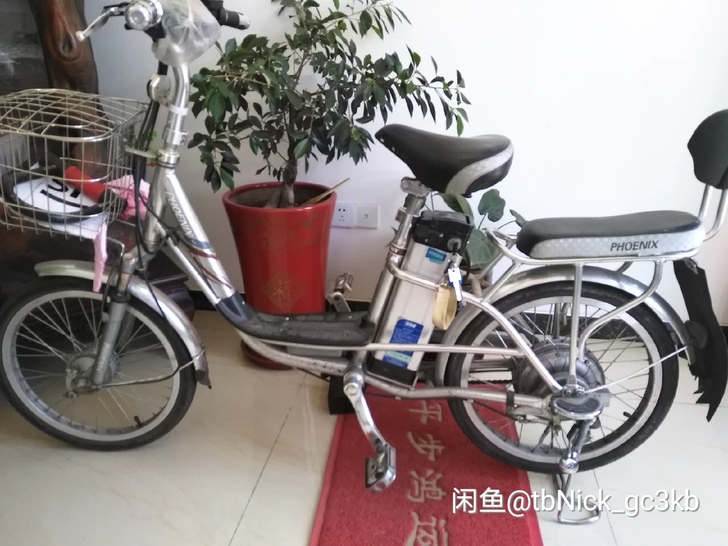 雅迪电动车，能跑30公里左右吧，较轻 电池...