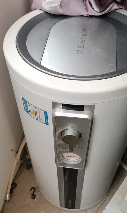 伊莱克斯50升电热水器，装修低价出售，正常...
