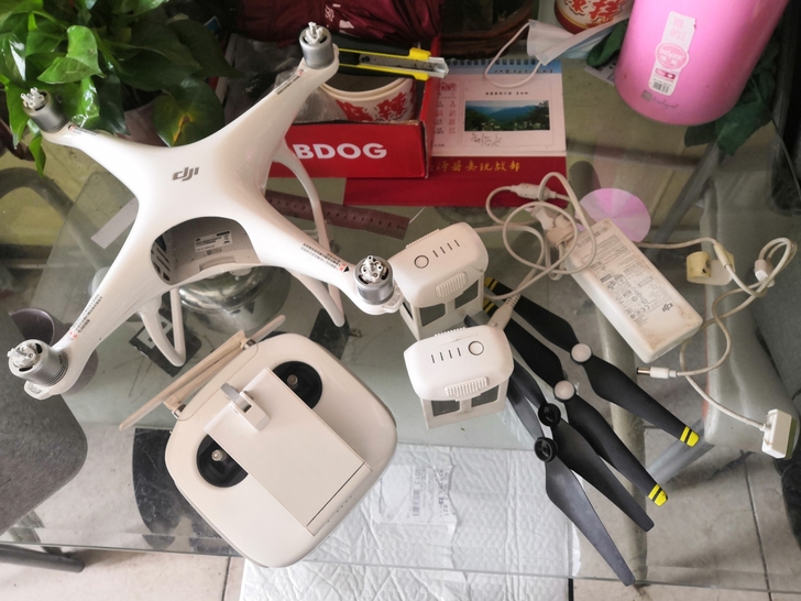 大疆4，2017年实体店购置，闲置出售，八...