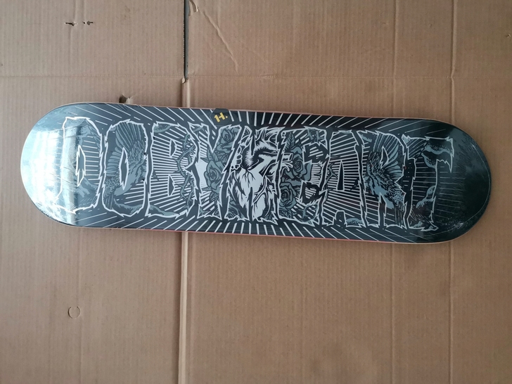 出一张比赛得DBH专业滑板板面宽度8.0的...