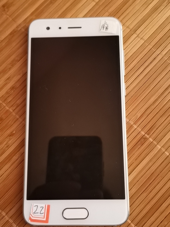 荣耀九，4+64个人手机太多了用不了，低价...