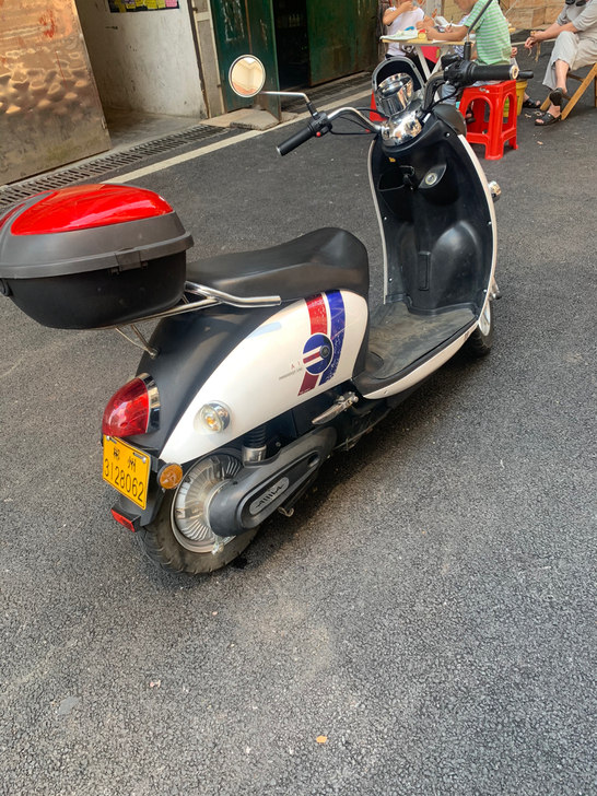 19年12月72V的爱玛电动车便宜卖了，充...