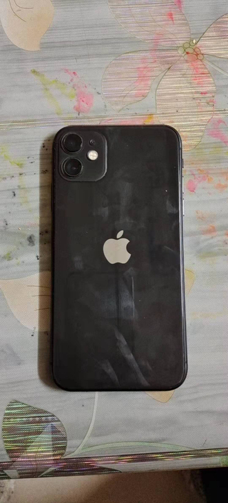 苹果11. 国行64g，仅换过屏幕电池，面...