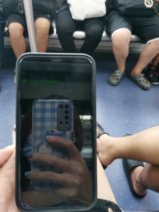 自用的iPhone11，绿色的