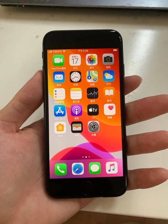 苹果8代，全网通，内存64G，电池100，...