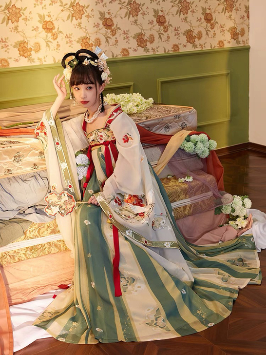 十三余汉服出租，尺码大部分是m码的