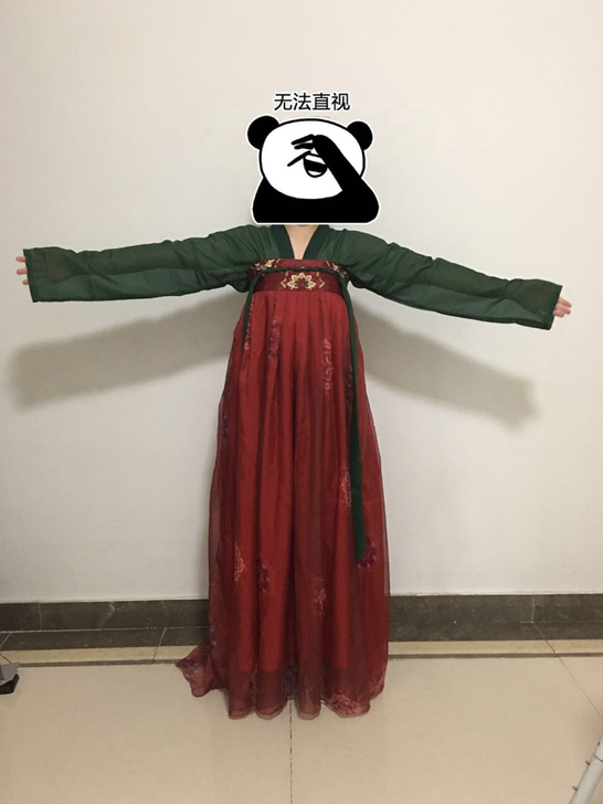 朋友送的  本人不穿汉服  便宜转  盒子...