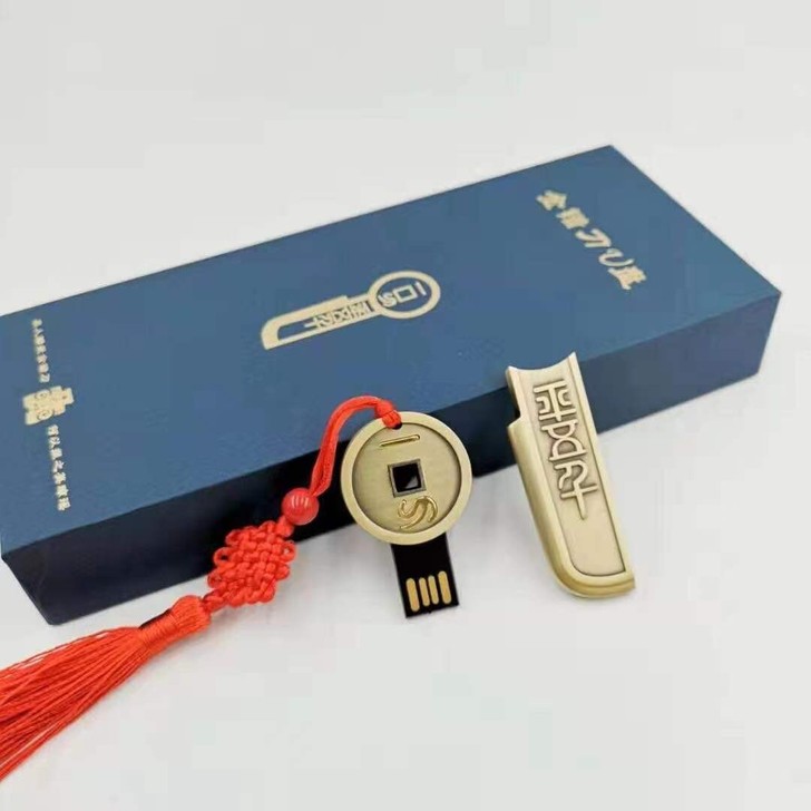 美人赠我金错刀，何以报之英琼瑶。