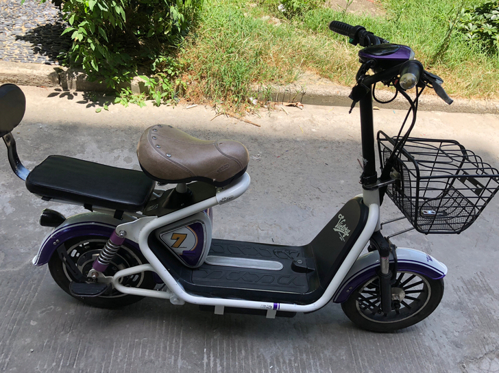 二手雅迪电动车，电池可续航二三十公里左右，...