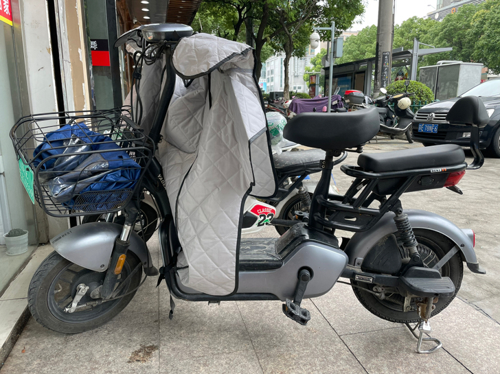 雅迪电动车，买来一年多。