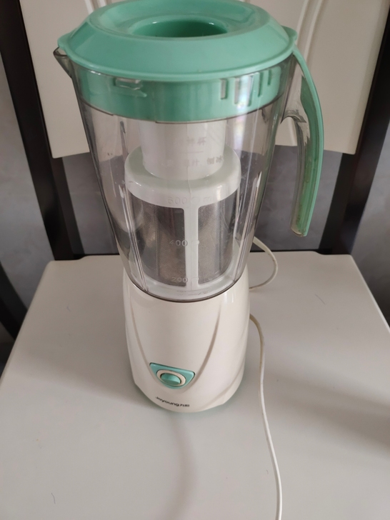 九阳榨汁搅拌机600ml实体店买，现在没有...