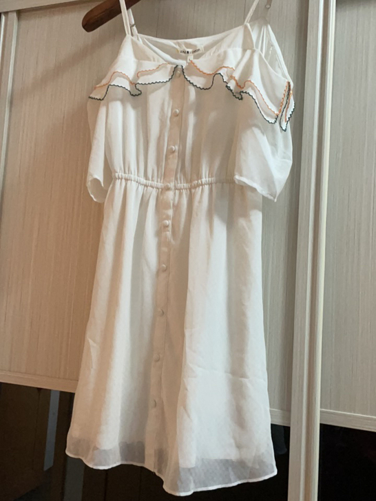 乐盯品牌连衣裙，全新，有里衬，120斤内可穿