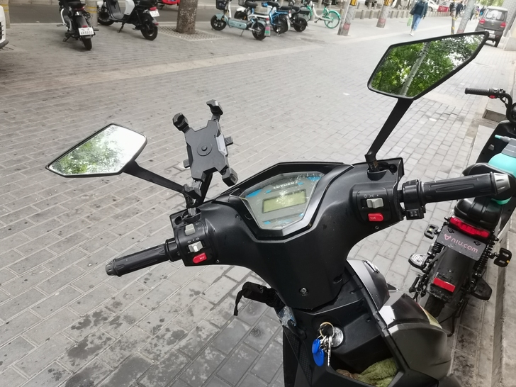 绿源电动车，天能锂电池60V20A，没有大...