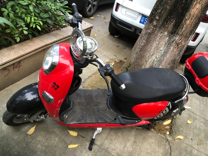 二手绿源电动车，60伏20安。我当时400...