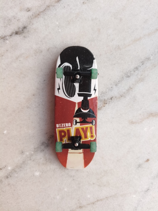 品牌型号 :DT的手指滑板+夯轮