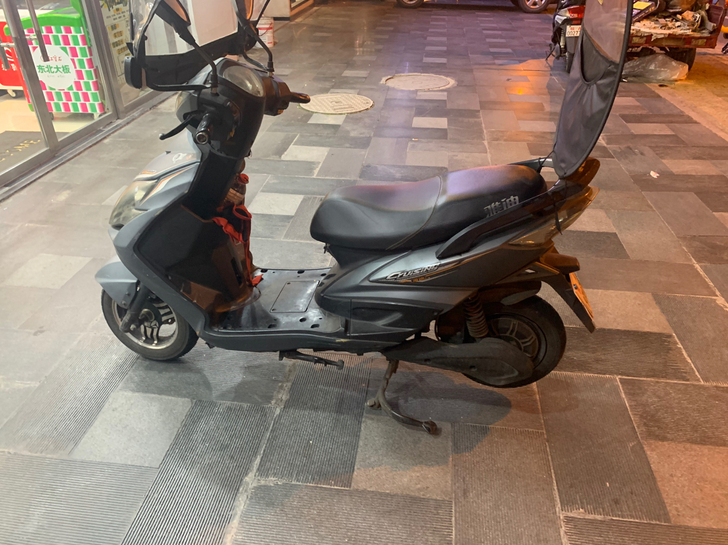 雅迪金刚狼60v电动车，8新。皮实耐操没大...