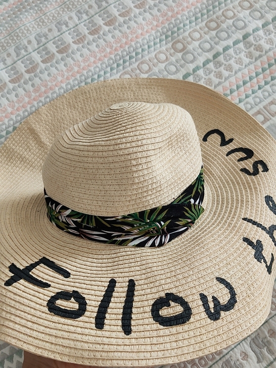 爱依服家的沙滩帽，大檐草帽，买回来也没去沙...
